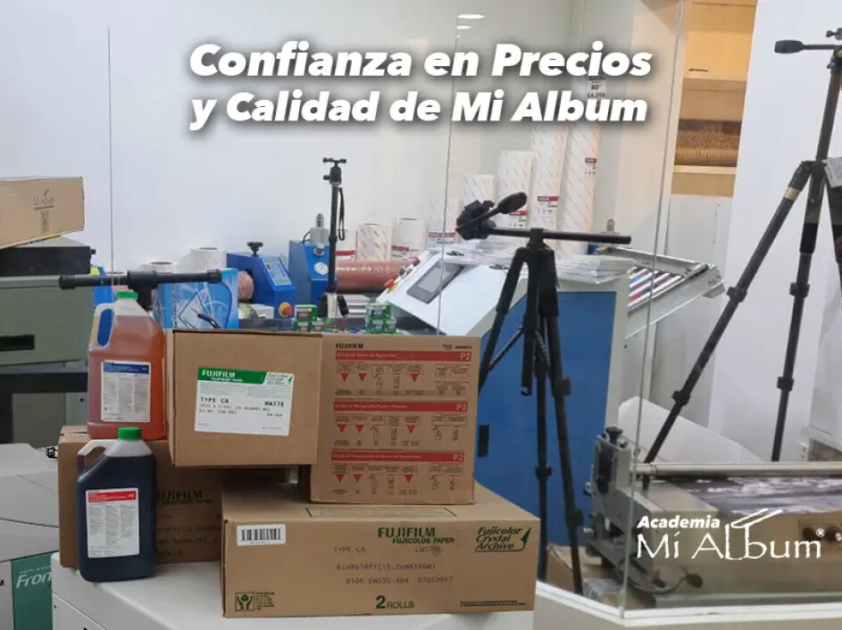 Cajas y químicos originales Fujifilm en laboratorio profesional Mi Album.