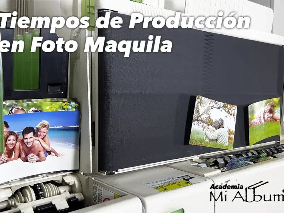 Máquina láser Noritsu imprimiendo fotos en papel Fujifilm en proceso de producción.