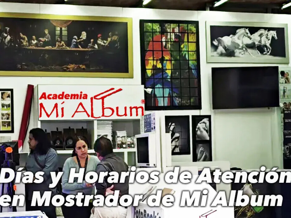 Mostrador de atención al cliente de Mi Album en CDMX con personal atendiendo.