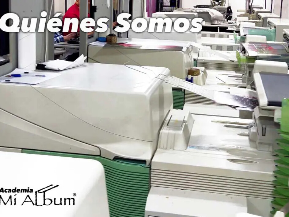Máquinas de impresión profesional de Mi Album en operación