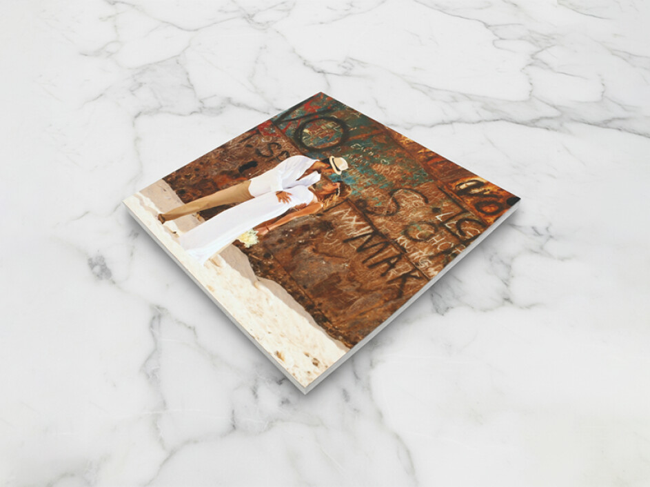 Fotobook Magazine Mi Album con portada flexible estilo revista, impreso en papel fotográfico profesional con acabado layflat y diseño moderno ideal para vacaciones, baby showers y cumpleaños.