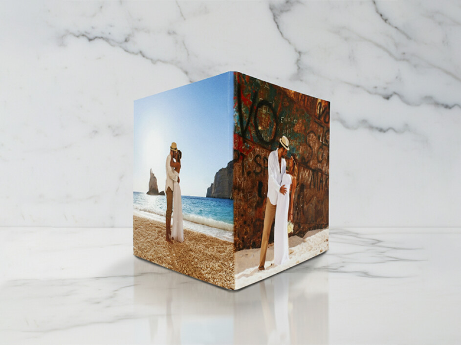 Fotobook Magazine Mi Album con portada extendida y diseño panorámico de boda en la playa, impreso en papel fotográfico profesional.